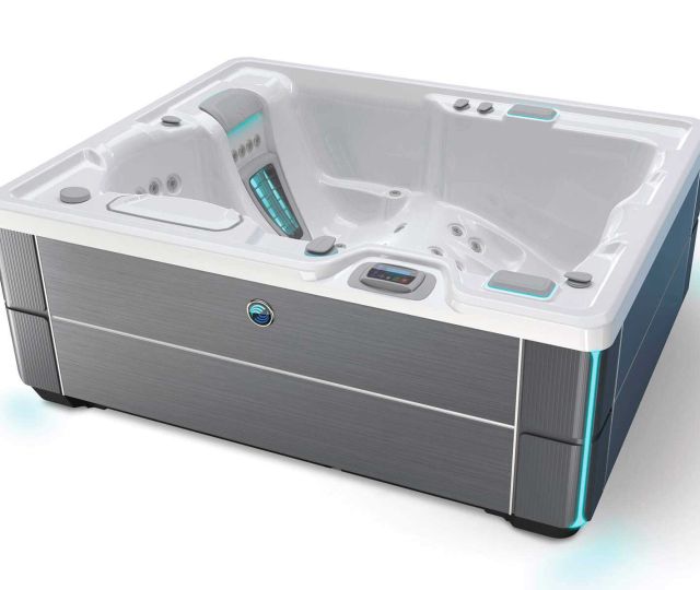 JetsetterLX hot tub