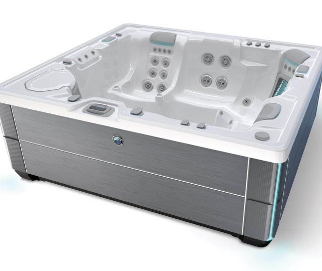 envoy hot tub