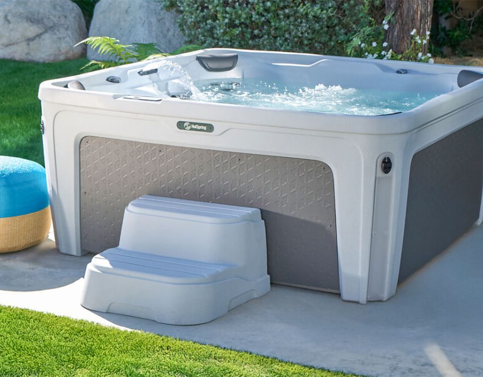 couple enjoy freeflow spa