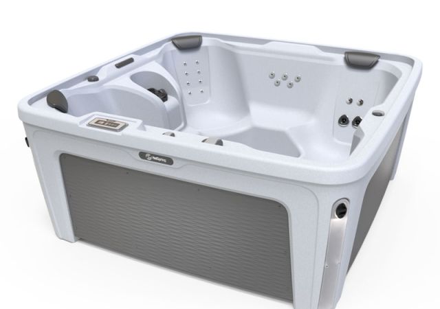 FreeFlow Excursion hot tub