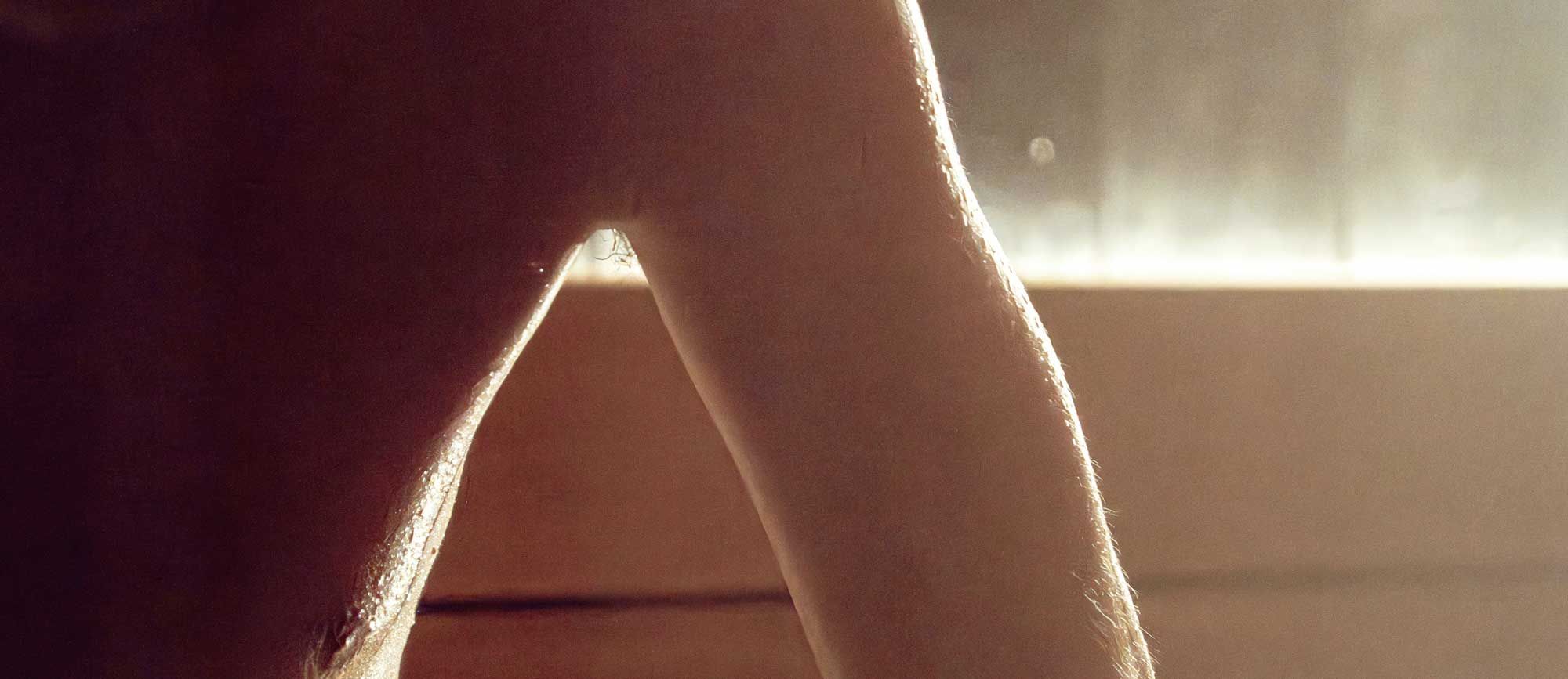Man sweating in sauna - Photo by Auroom Wellness on Unsplash