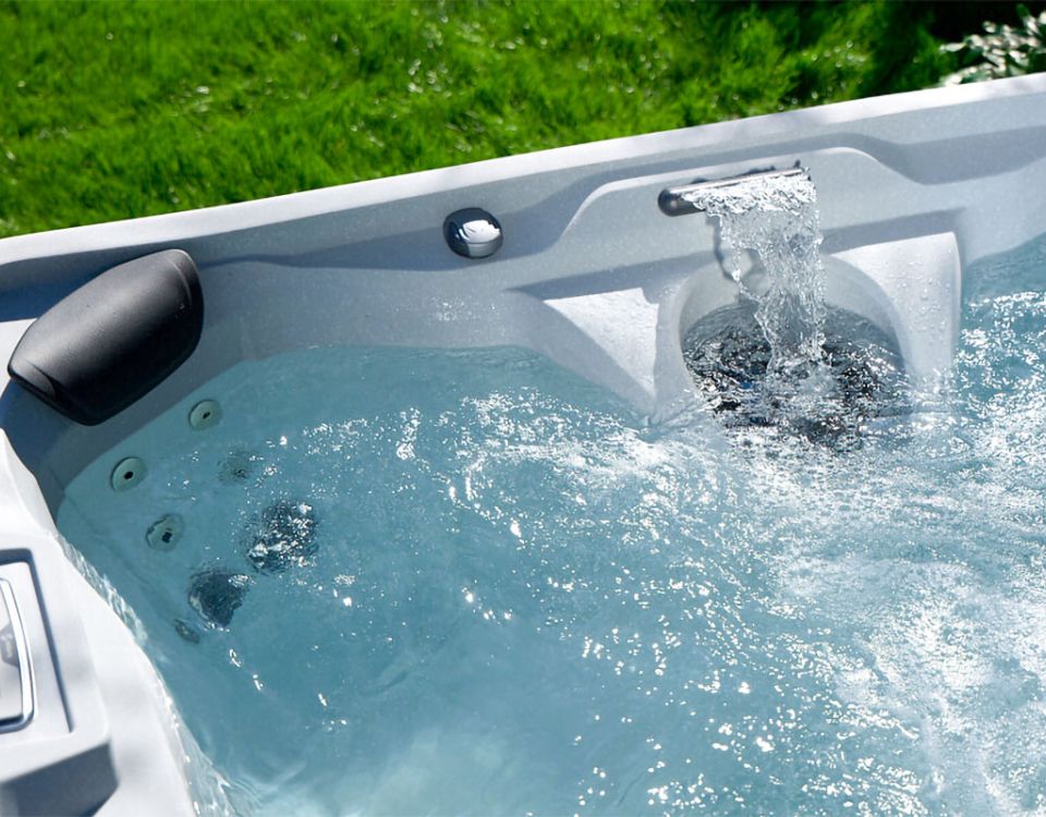 two couples enjoy freeflow spa